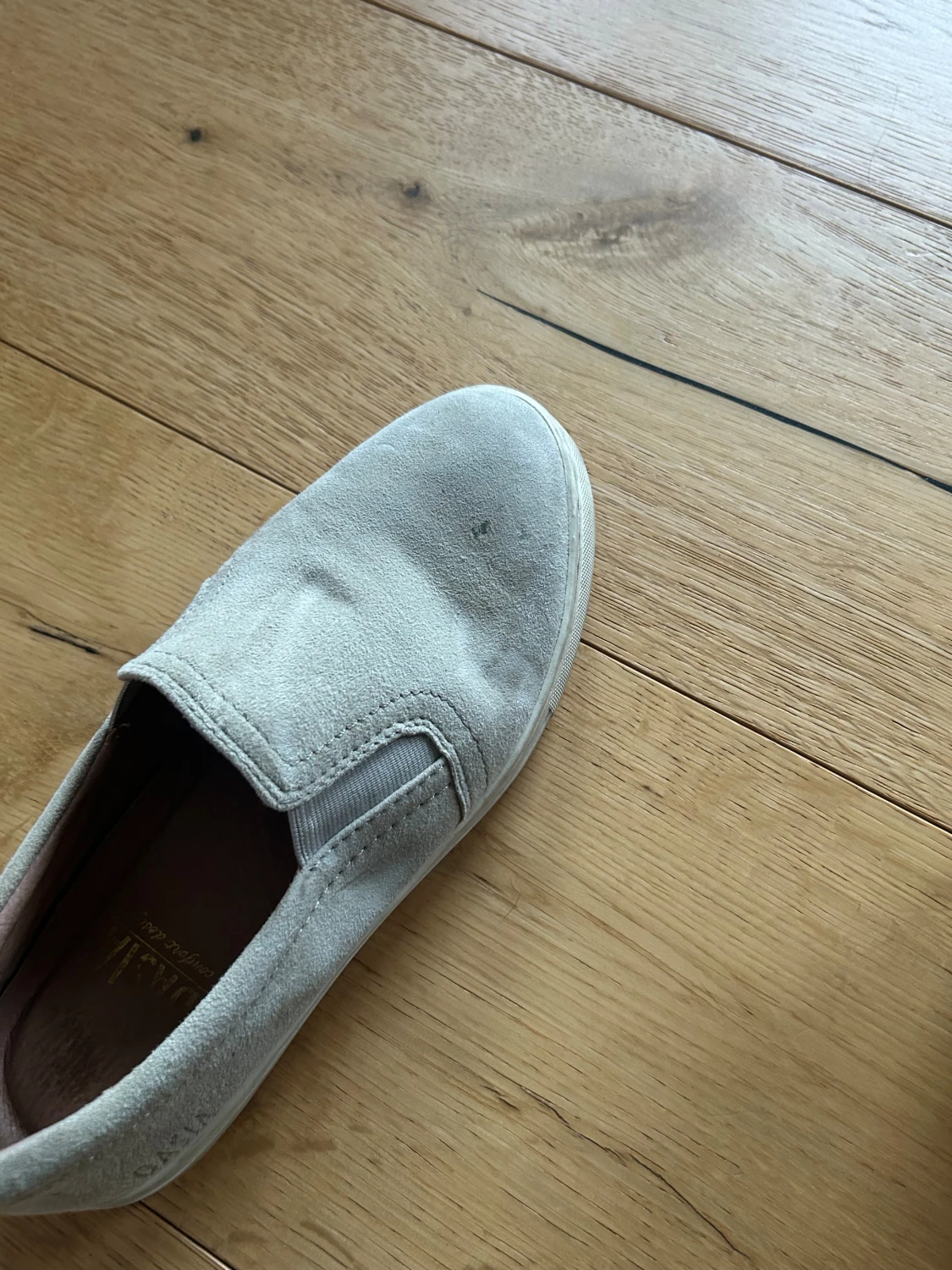 Beige slip-on sneakers från Dash - 3