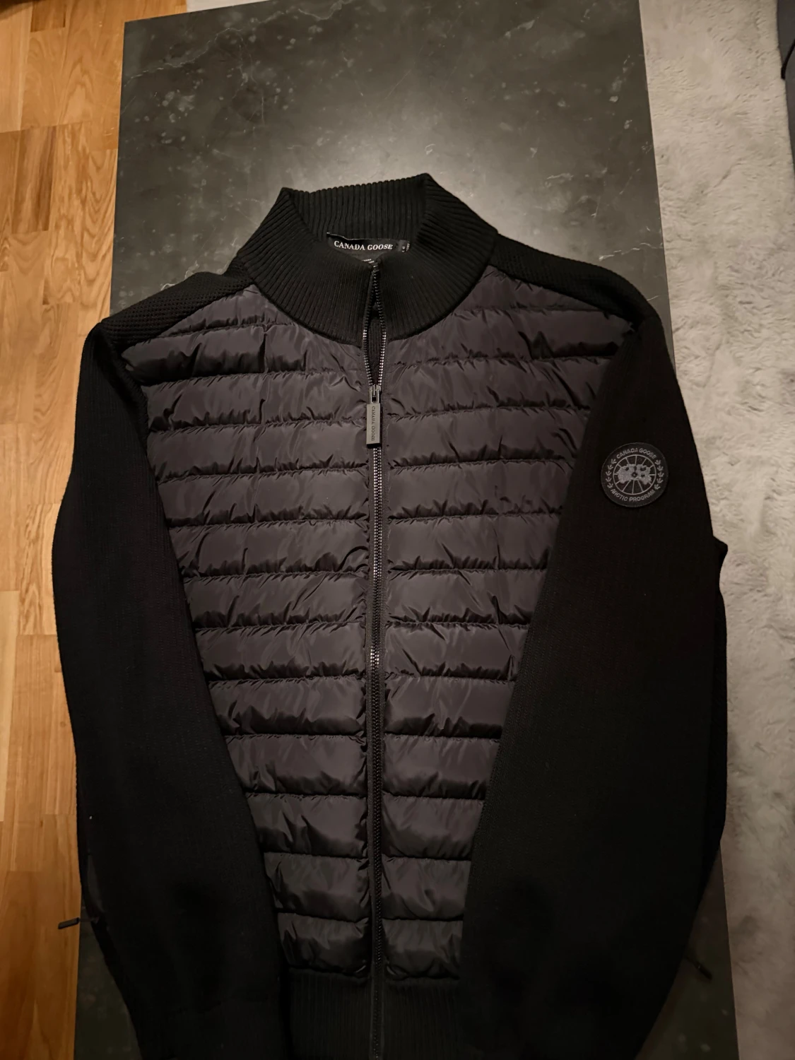 Svart quiltad bomberjacka Canada Goose