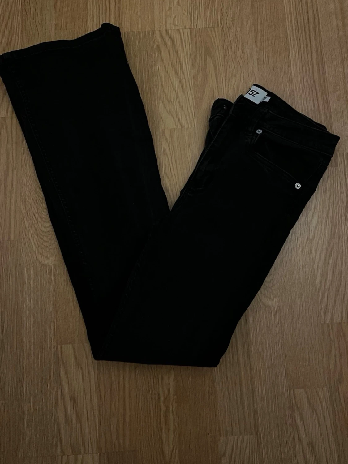 Svarta Snake Flare jeans från 157 - 1