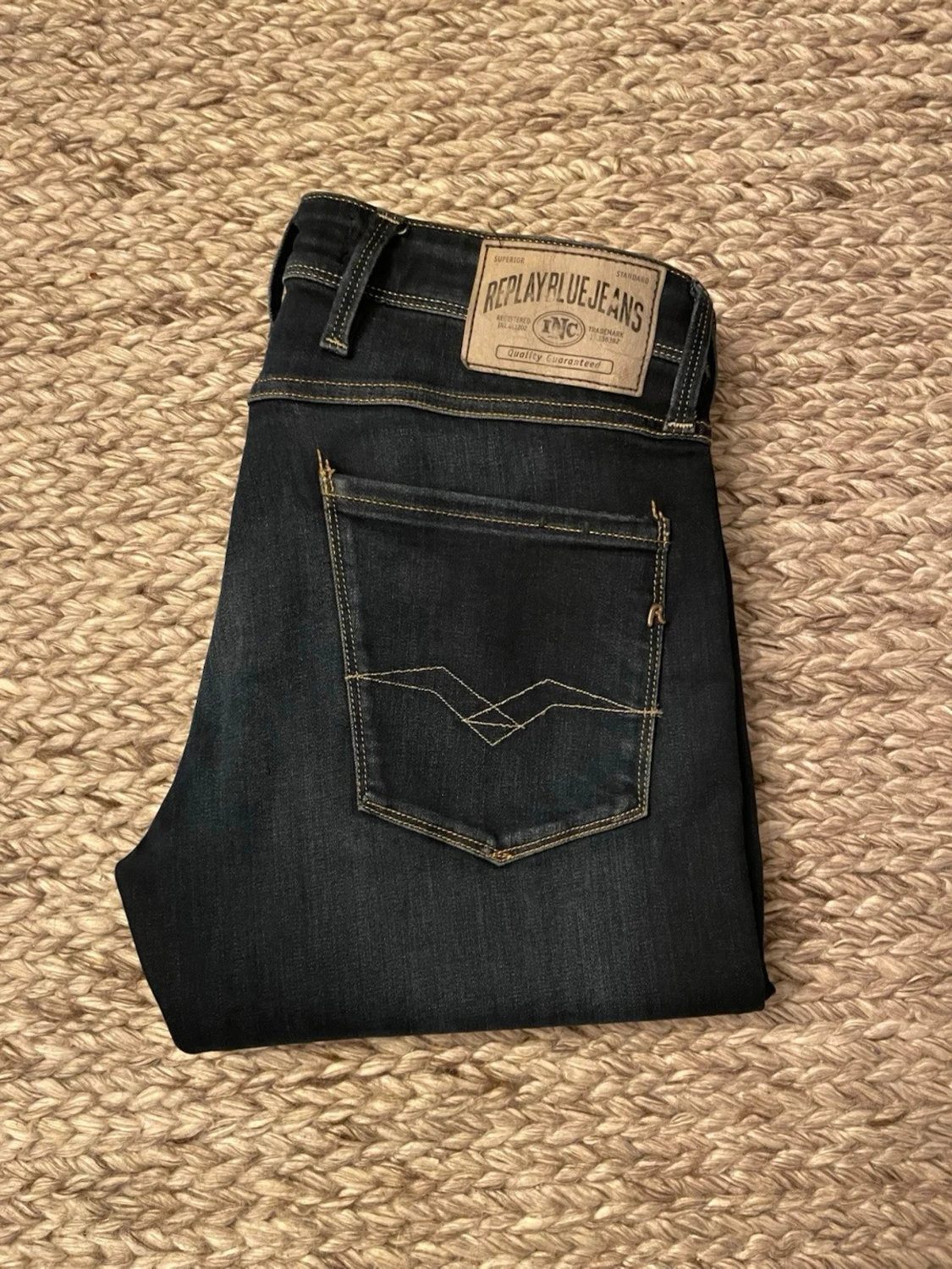 Replay Anbass mörkblå jeans