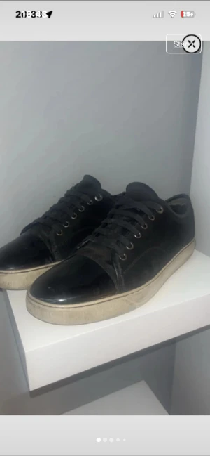 Lanvins  - INTRESSEKOLL - Lanvins - Storlek: 43 - Slitna men mycket kvar att ge, kan fräschas upp hos skomakare - Nypris: 5200kr - Mitt pris: 1499kr - hör av dig vid funderingar 💫