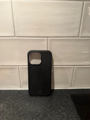 iPhone 15 pro max skal  - Svart iPhone 15 PRO max skal som är köpt på Mobello.