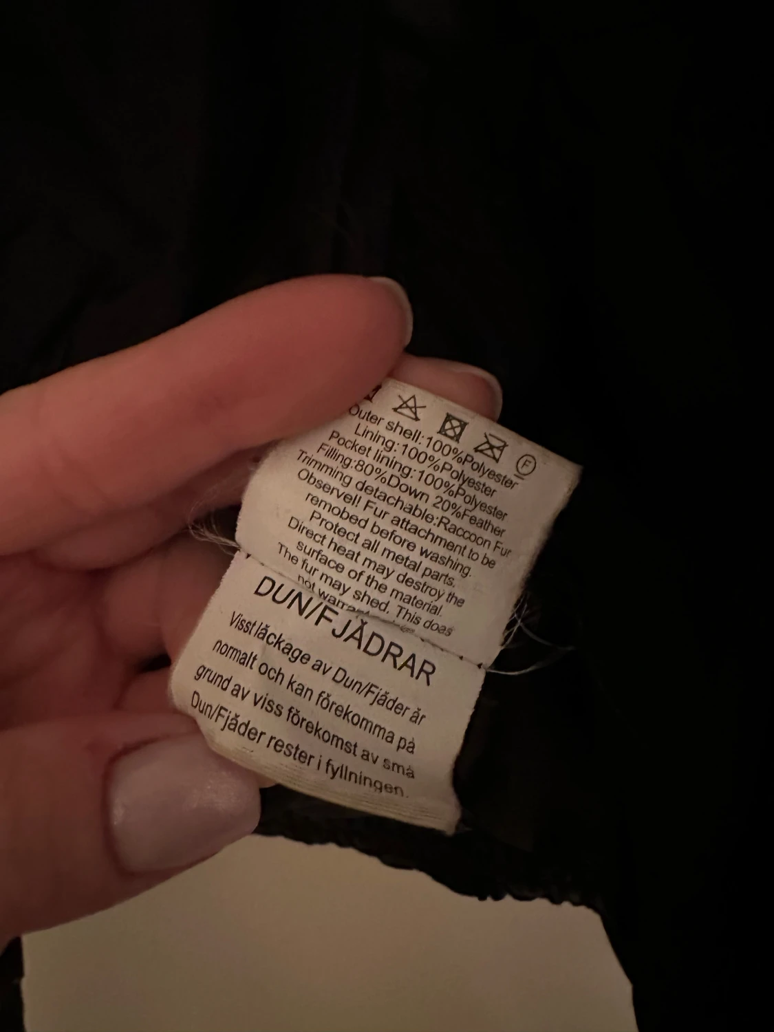 Svart pufferjacka med pälsluva - 4