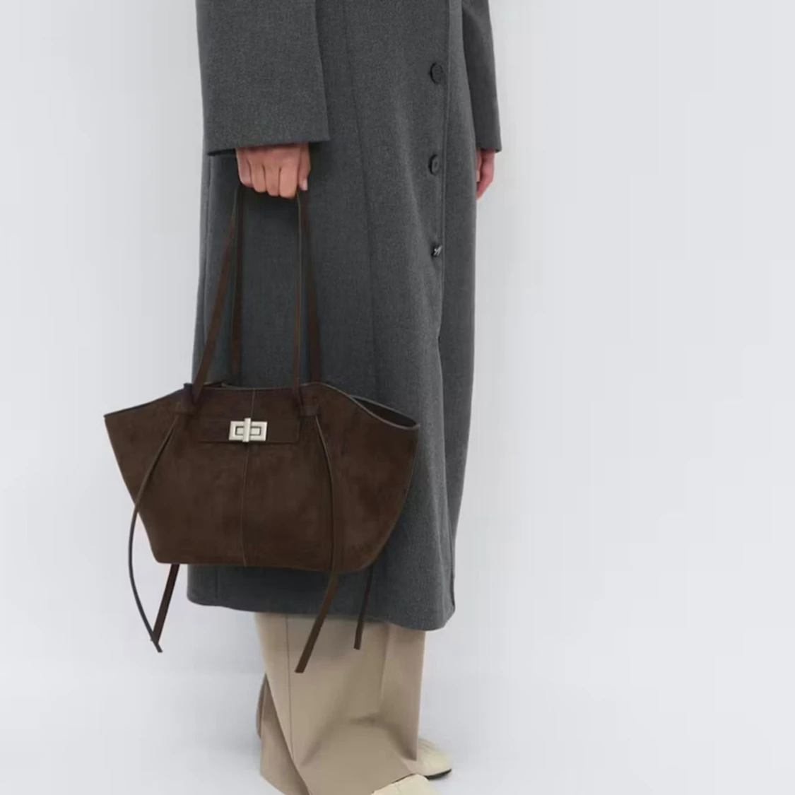 Brun mocka axelväska med snörning - 2