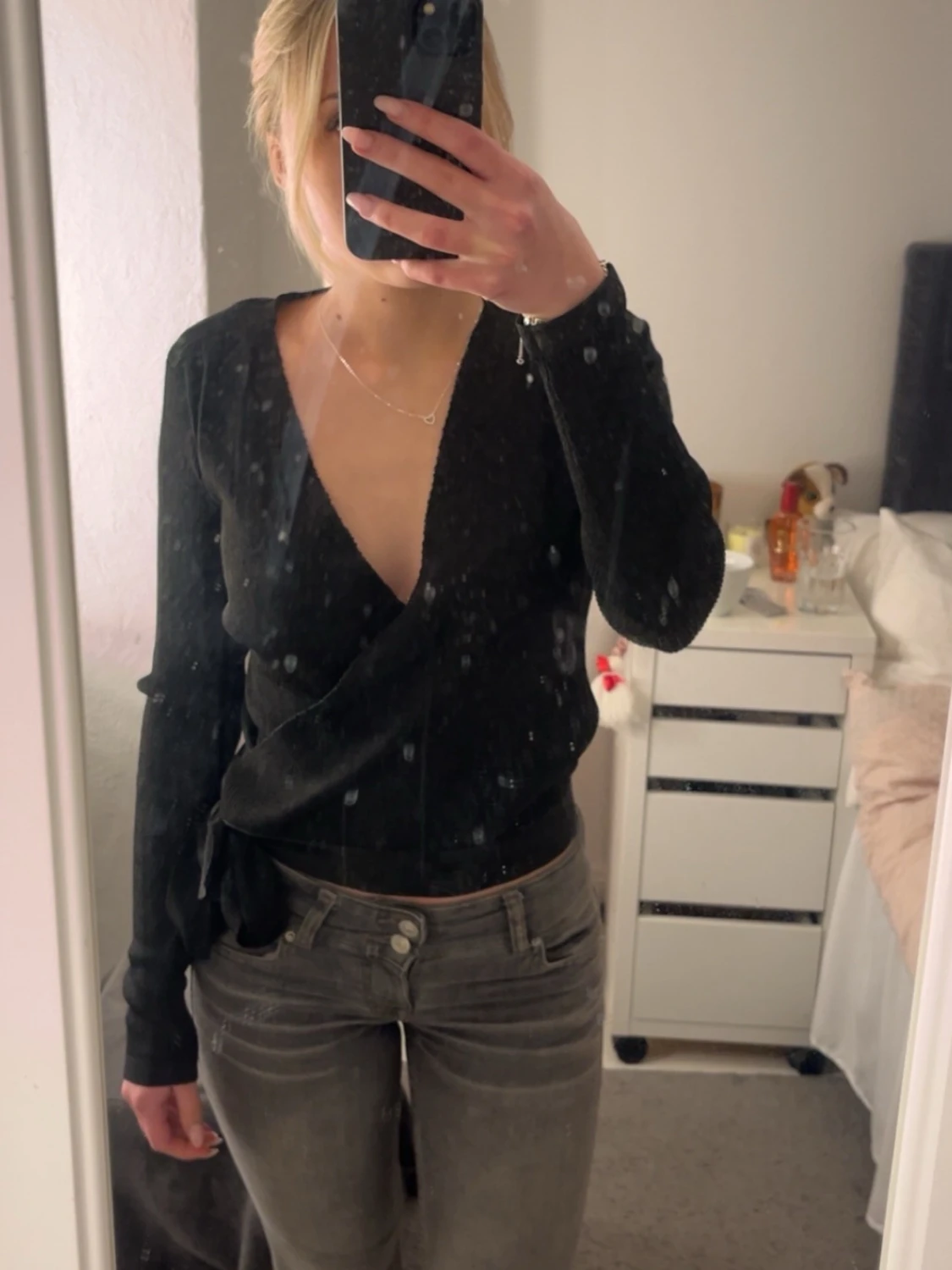 Svart omlottopp med knyt