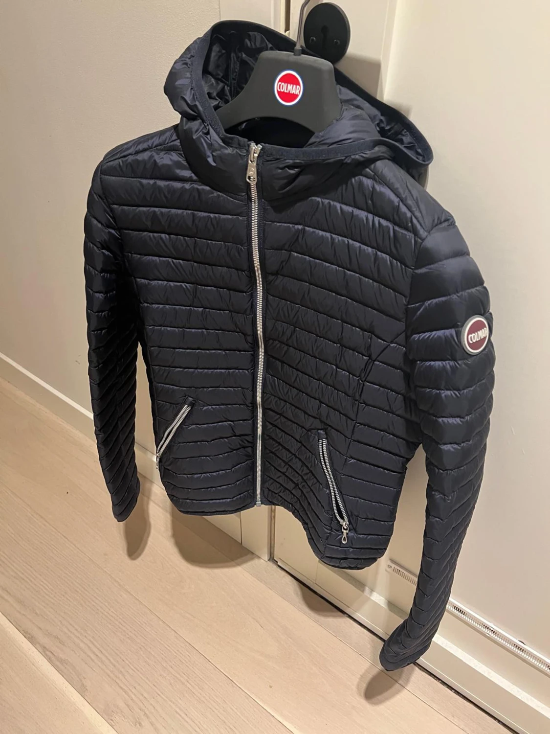 Mörkblå Colmar pufferjacka med huva