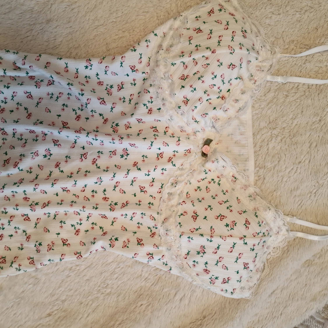 Söt blommig linnetopp med spets 3 st - 3