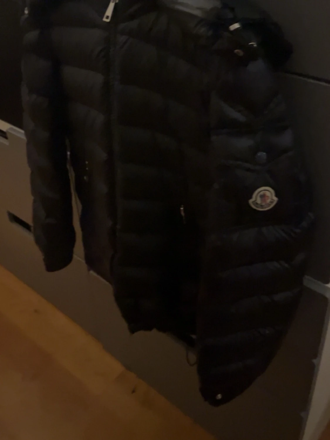 Svart Moncler pufferjacka med dragkedja