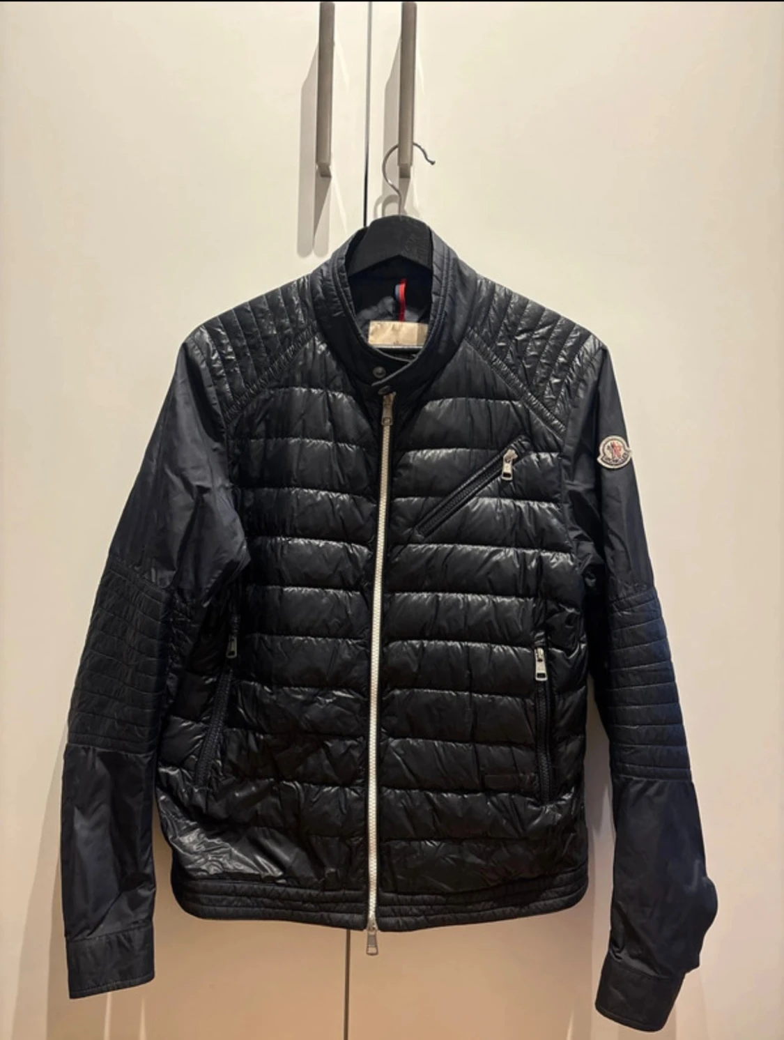 Svart pufferjacka från Moncler storlek 1 sitter som 2