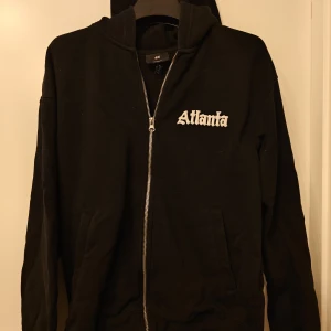 Hoddie Atlanta - Hoddie i mycket bra skick