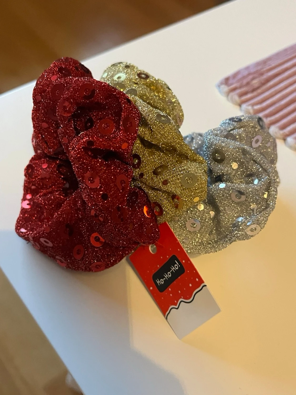 Glittriga scrunchies med paljetter