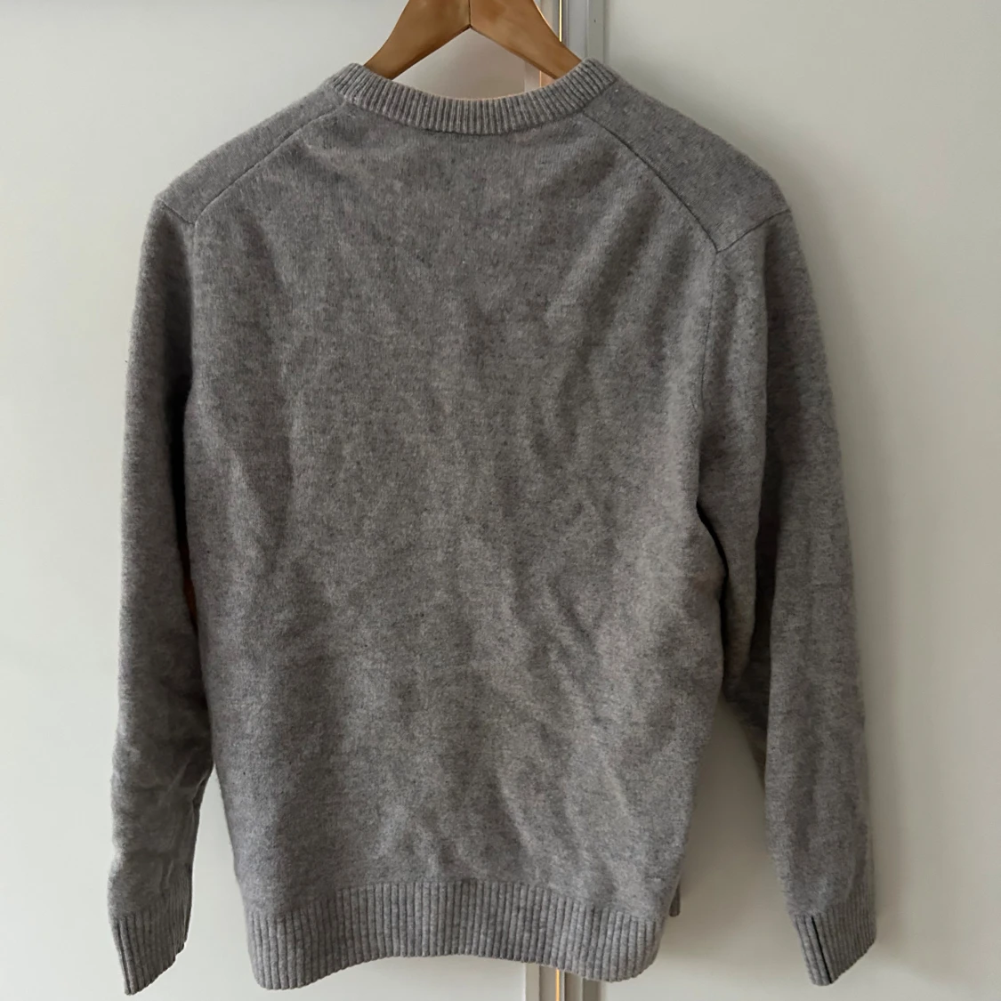 Grå stickad tröja från Lacoste - 1