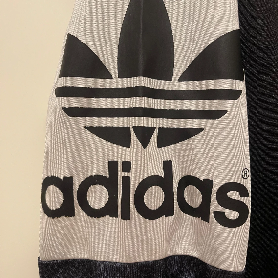 Adidas sweatshirt med ormmönster - 2