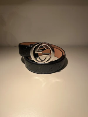 Bälte - Säljer nu detta bälte eftersom att de inte passar mig längre. Bältet är använt några gånger men är i bra sick! Skriv om ni har några frågor så är jag glad att svara på dom.