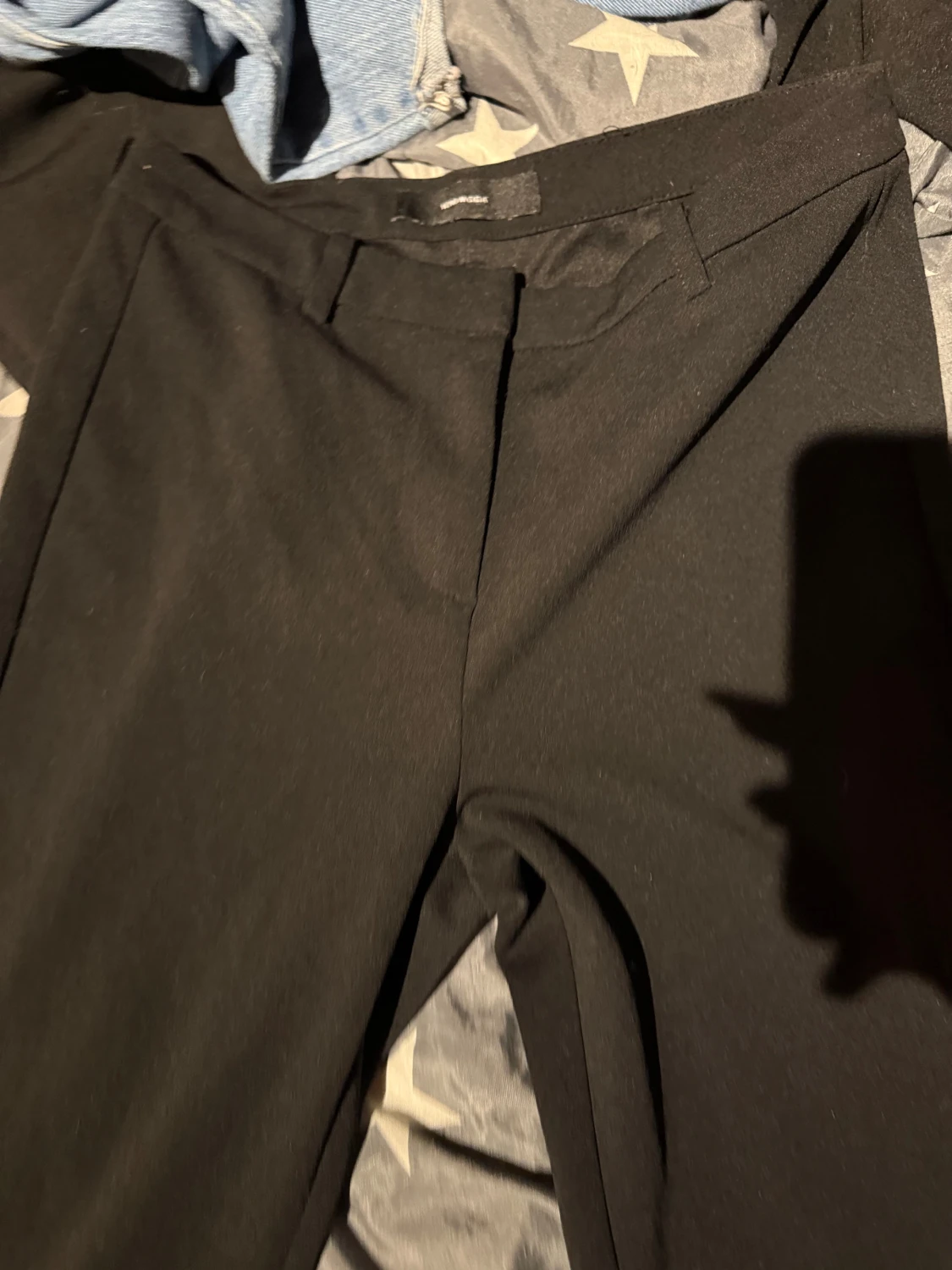 Svarta kostymbyxor med wide fit