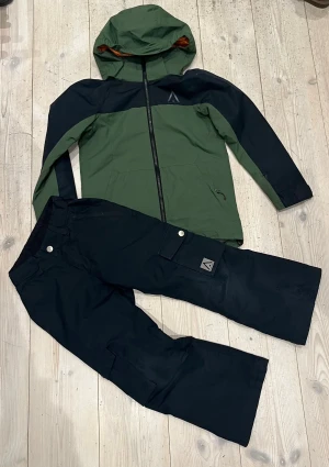 Skid set - Använd men fint skid-set från colorwear. Kan diskutera pris. 