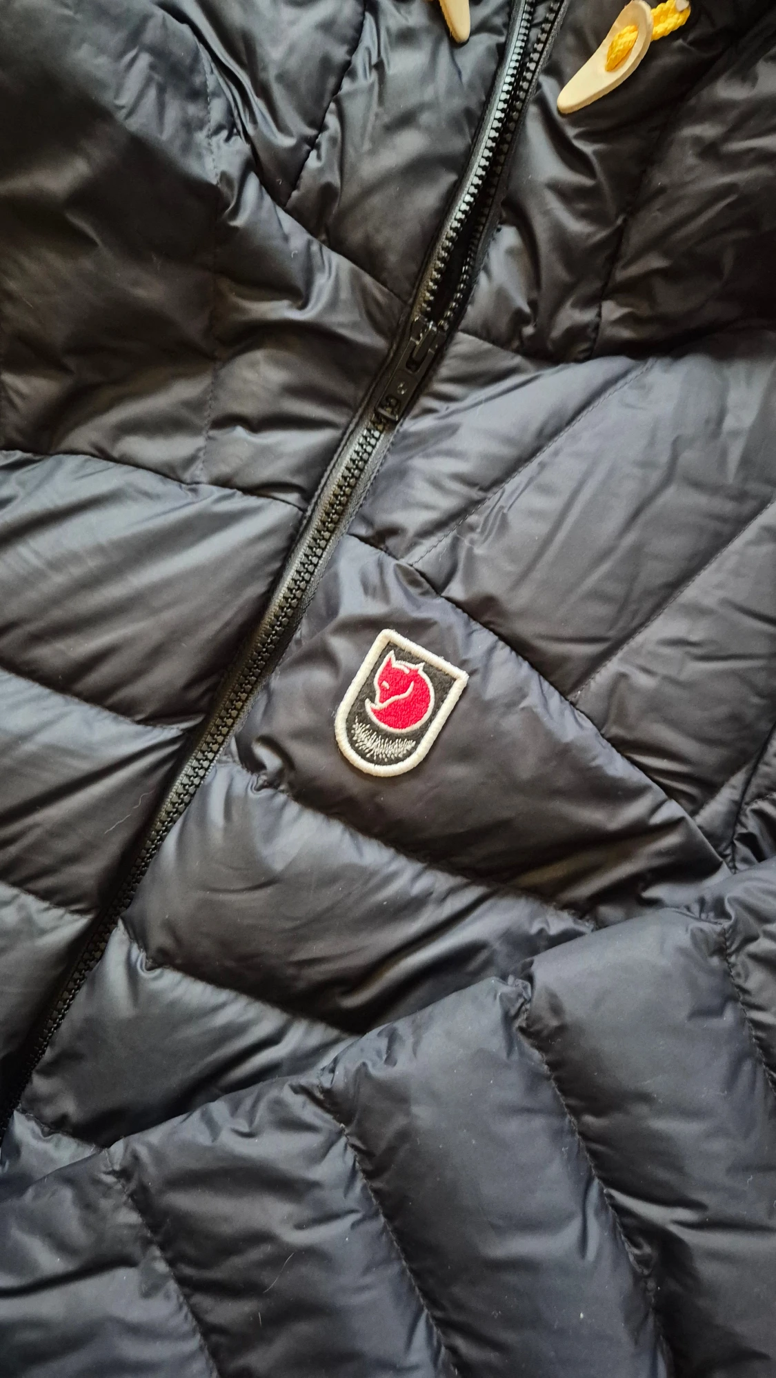 Svart dunjacka från Fjällräven - 1