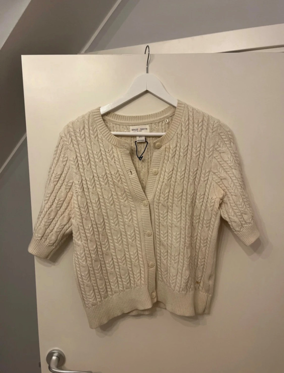 Beige stickad kofta Holly & Whyte