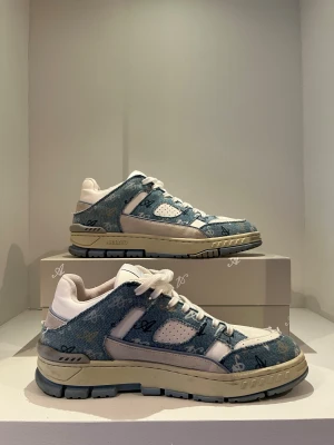 Axel Arigato skor - Säljer dessa Axel Arigato skor. Köpte de för 3750kr och säljs inte på hemsidan längre. Original lådan tillkommer. Använda få gånger