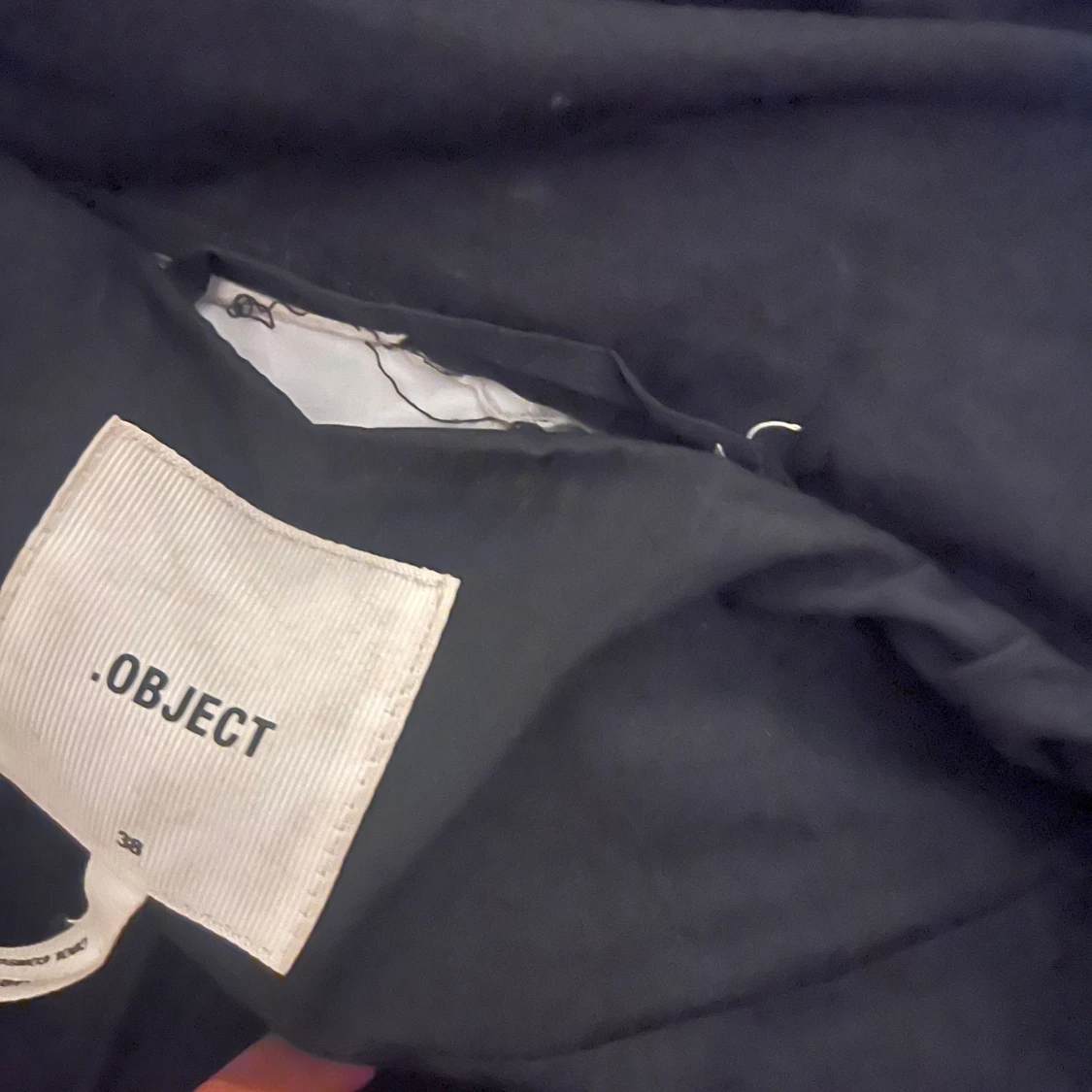 Svart pufferjacka från Object - 4