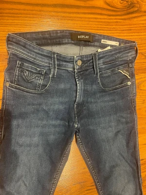 Riktigt snygga Replay anbass  - Stilrena, passar till det mesta tröjorna. Sköna att ha på sig.    Storlek w28 L32