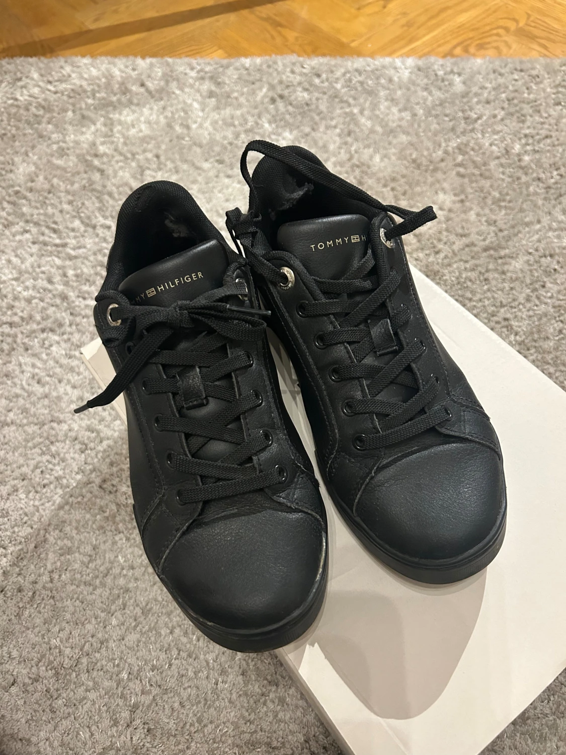 Tommy hilfinger skinn skor