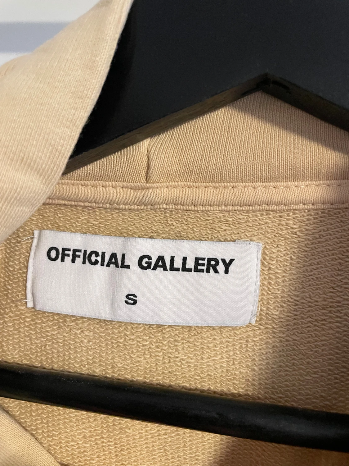 Official Gallery Hoodie – Storlek S - 3