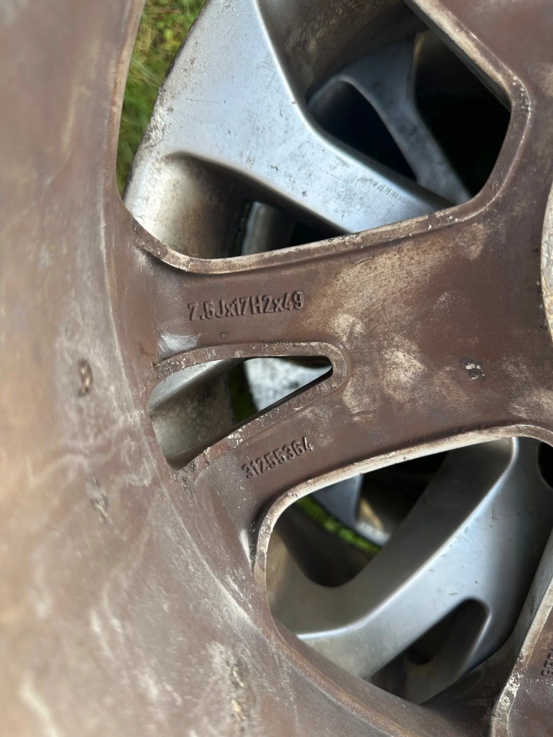 Volvo 7.5Jx17H2x49 Aluminiumfälgar - 1