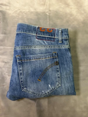 Dondup George Jeans | W33, Fits 32,31 - Säljer ett par riktigt snygga jeans från Dondup i den eftertraktade modellen ”George” | W33, fits 32,31 | Riktigt bra skick | Bara att höra av sig vid intresse!⭐️