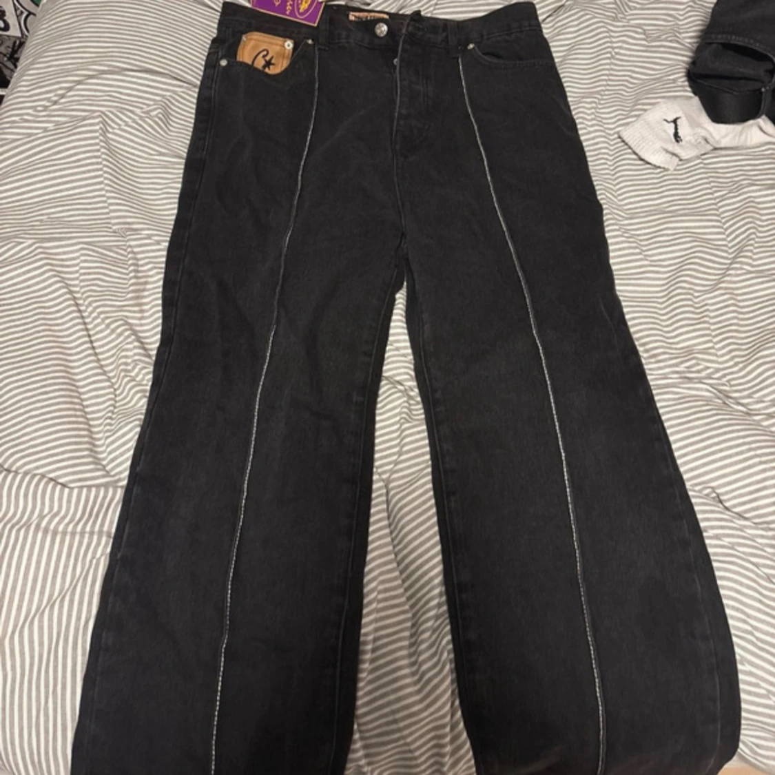 Svarta jeansbyxor från Corteiz - 1
