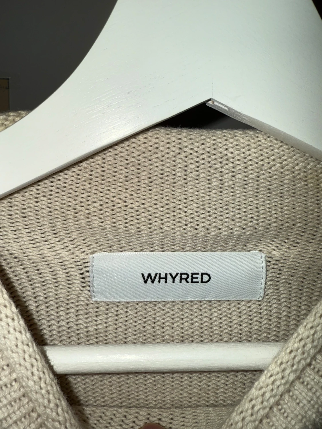 Beige stickad tröja med W från Whyred - 2