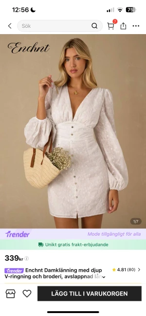 Vit klänning - Säljer denna fina vita klänningen då den är för stor för mig :(  Använd endast vid ett tillfälle, inga defekter. Perfekt för student eller sommaren!!