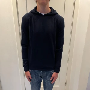 Massimo dutti Kashmir hoodie  - Säljer nu denna Massimo dutti Kashmir hoodie, skriv för fler bilder/frågor🙌🏼