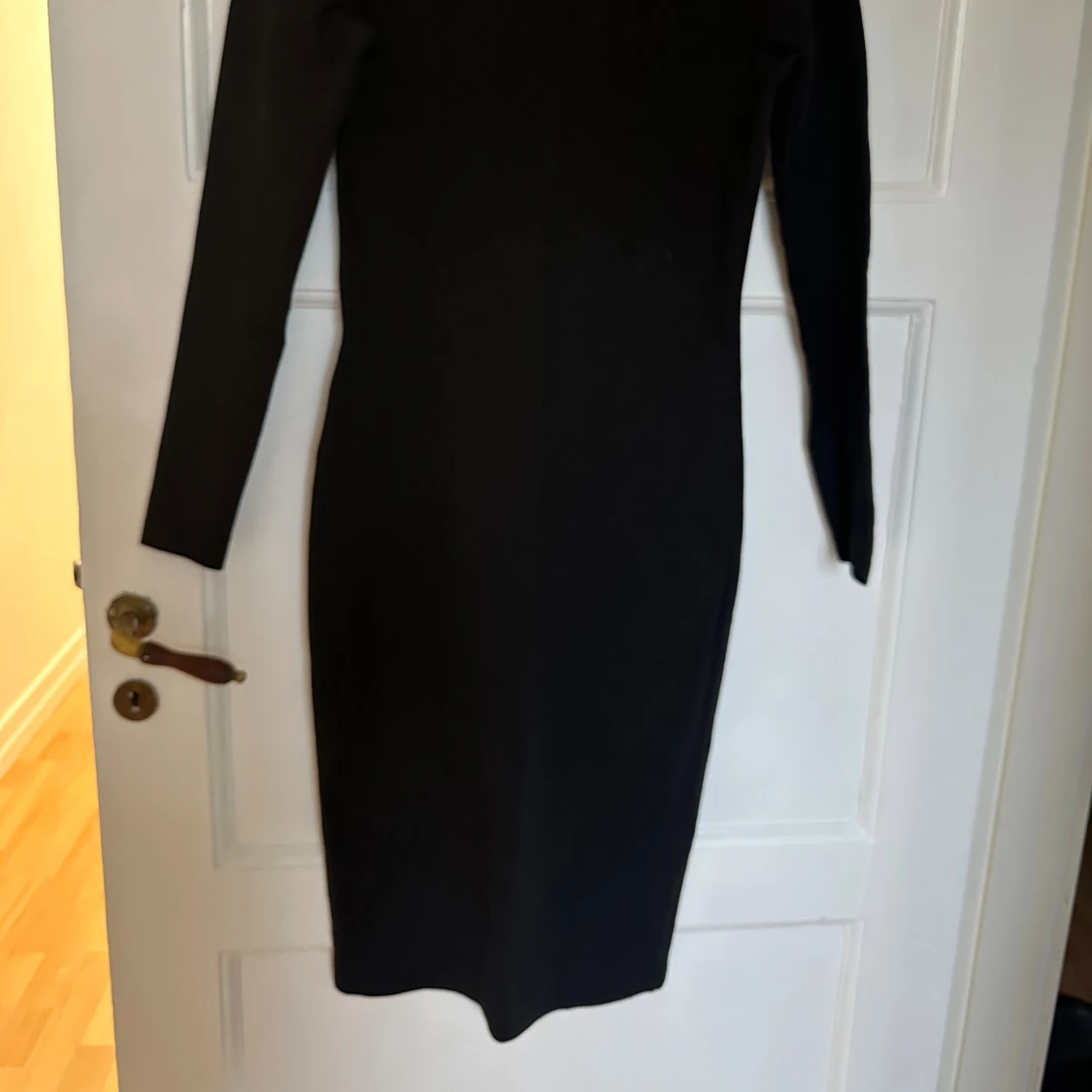 Svart långärmad klänning från Lindex - 1