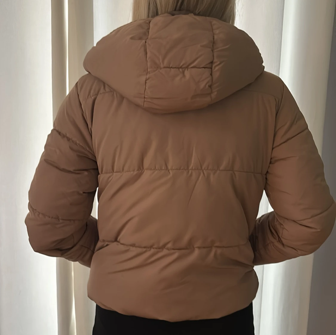 Beige pufferjacka från JDY med huva - 1