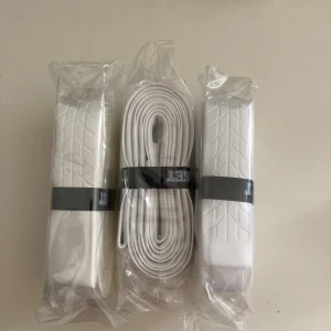 Klubbhuset grepplindor  - Säljer KH grepp för ett billigare pris. Helt nya. 3 vit. OBS:130kr STYCK. Snabb frakt, bara skriva om du undrar något.