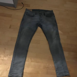 Dondup - Gråa dondup i bra skick, skriv för fler bilder/frågor