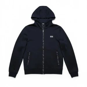 HugoBoss hoodie - Tjenare, jag säljer denna riktigt fina hoodien från HugoBoss. Storleken är medium men sitter mer som en S-M. Skicket hade jag värderat till 8,5/10, finns inga stora defekter men har ägt hoodien ett litet tag. Ifall du har några frågor eller funderingar skriv gärna👍