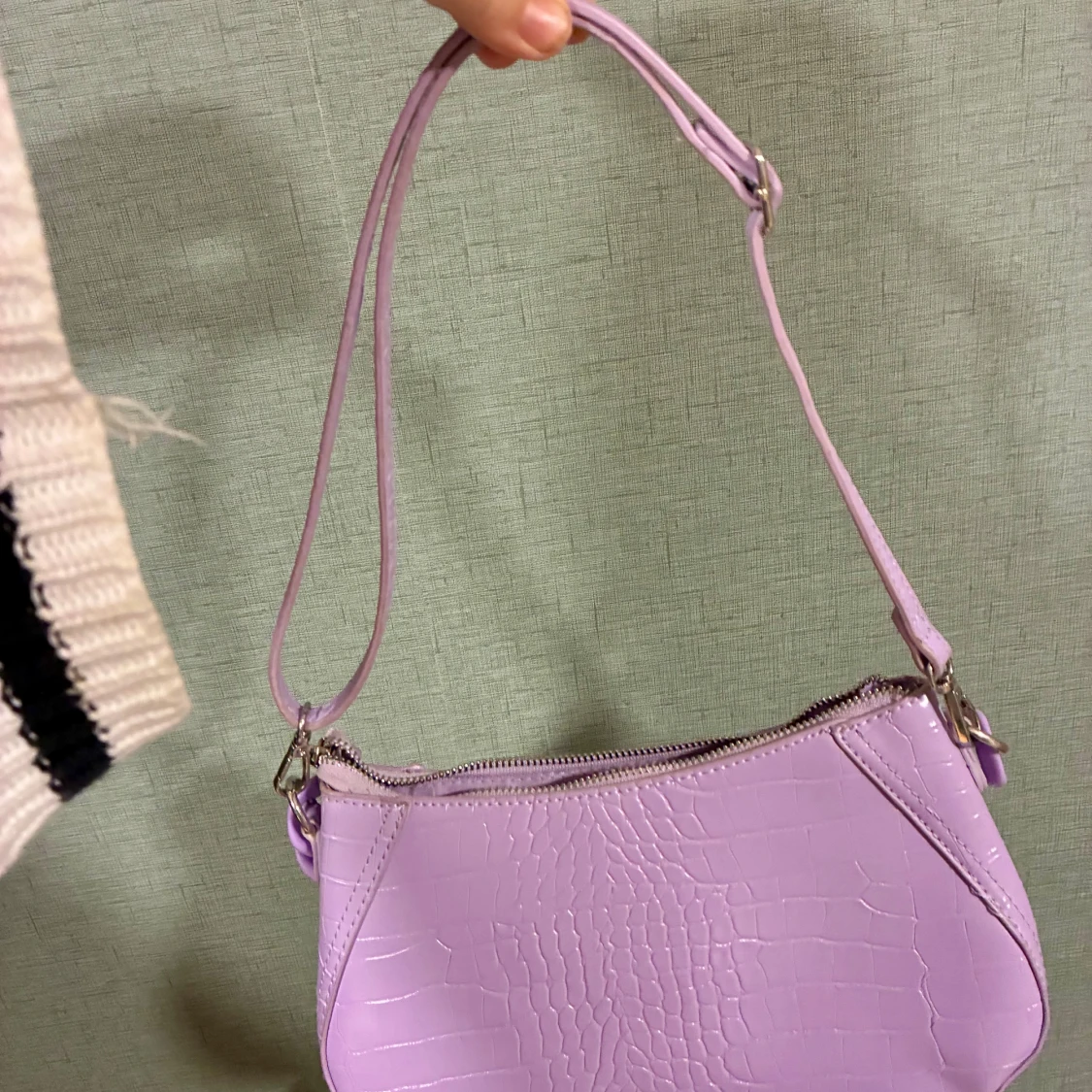 Lila axelväska från Bershka - 4