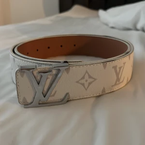 Vit bälte - 160kr bra skick