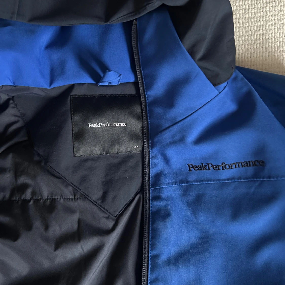 Blå och mörkblå skidjacka Peak Performance strl.160 - 2