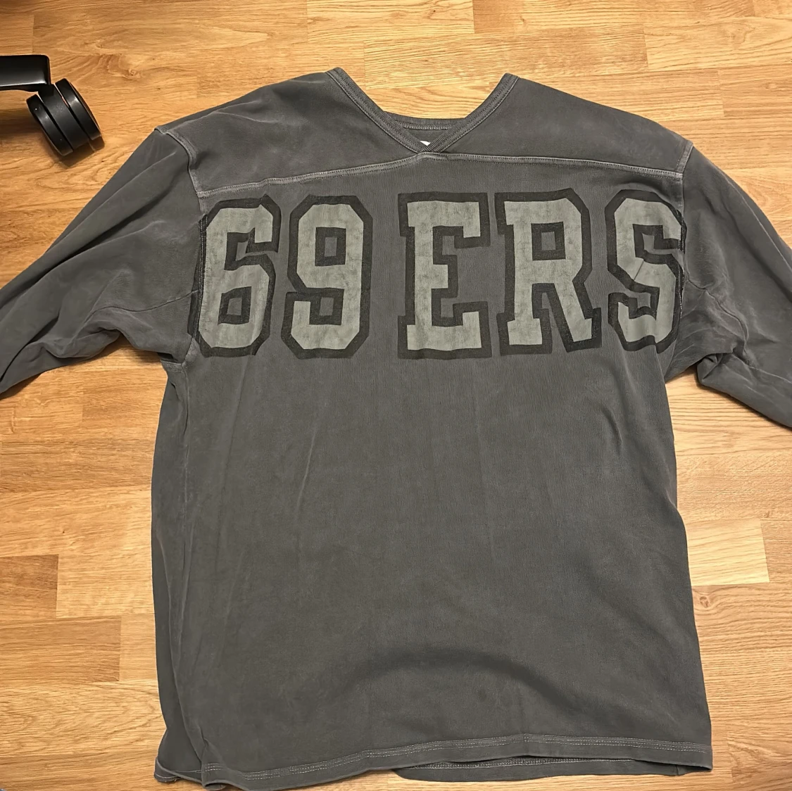 Grå långärmad tröja från ERL