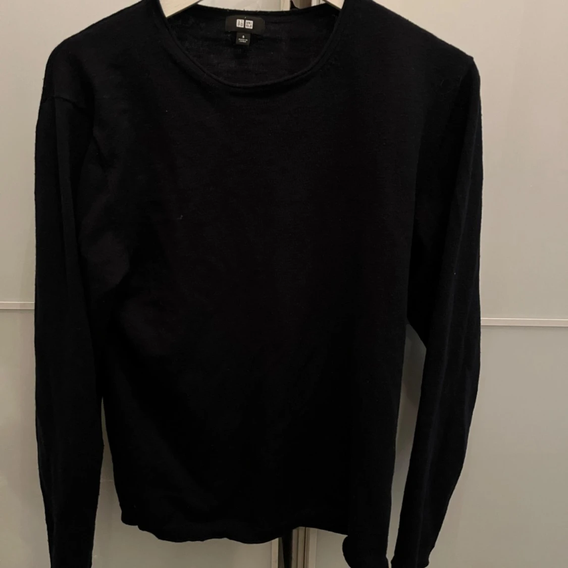 Marinblå tröja från Uniqlo