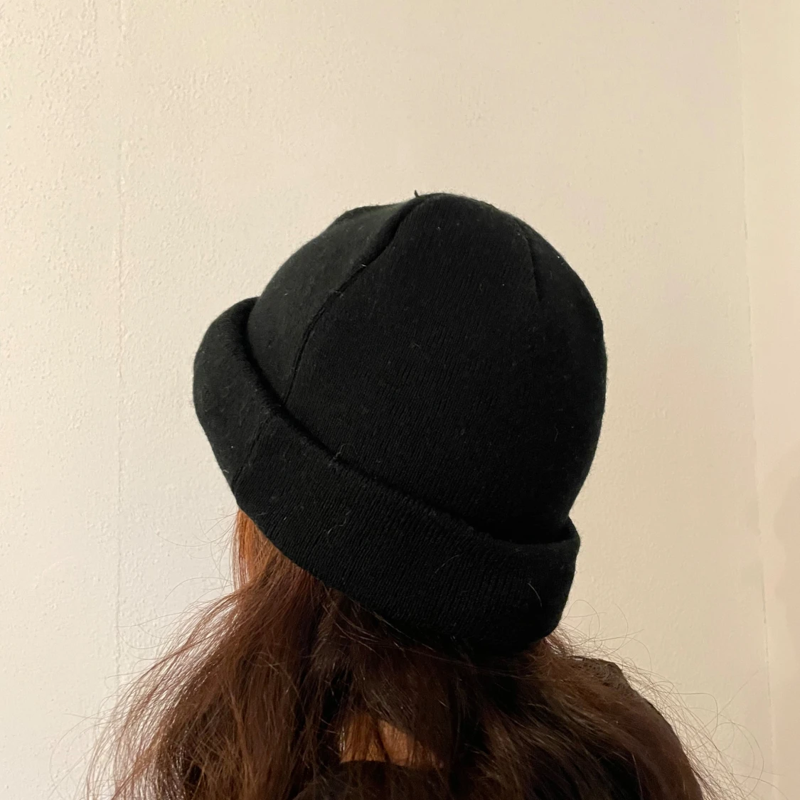 Svart Thinsulate mössa med uppvik