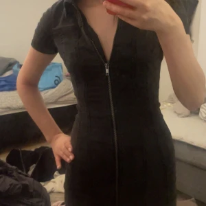 Jeansklänning  - Jeansklänning i storlek s men passar xs också, har ej andra bilder 