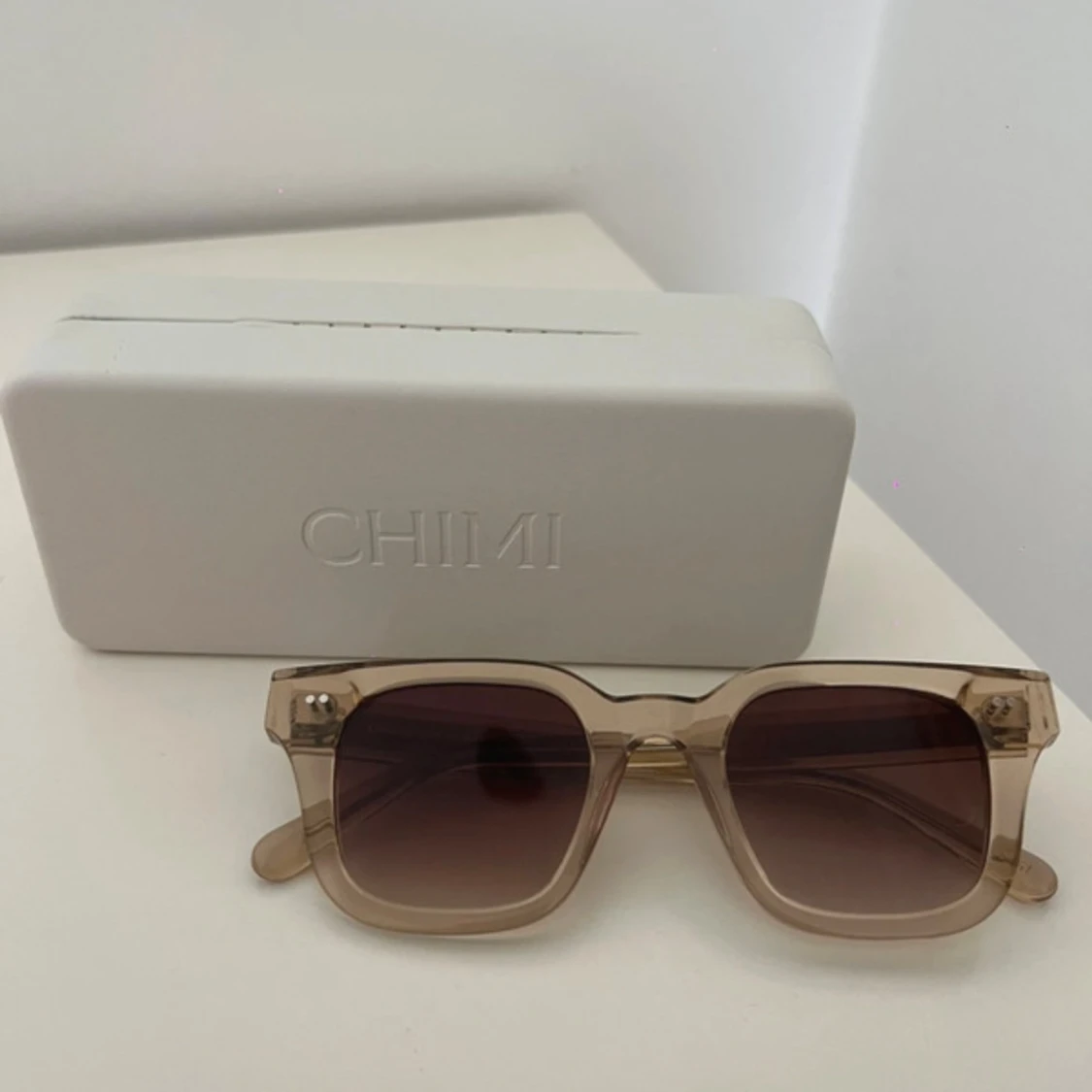 Beige CHIMI solglasögon fyrkantiga