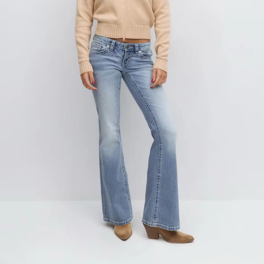 Ljusblå bootcut jeans med broderad ficka - 3