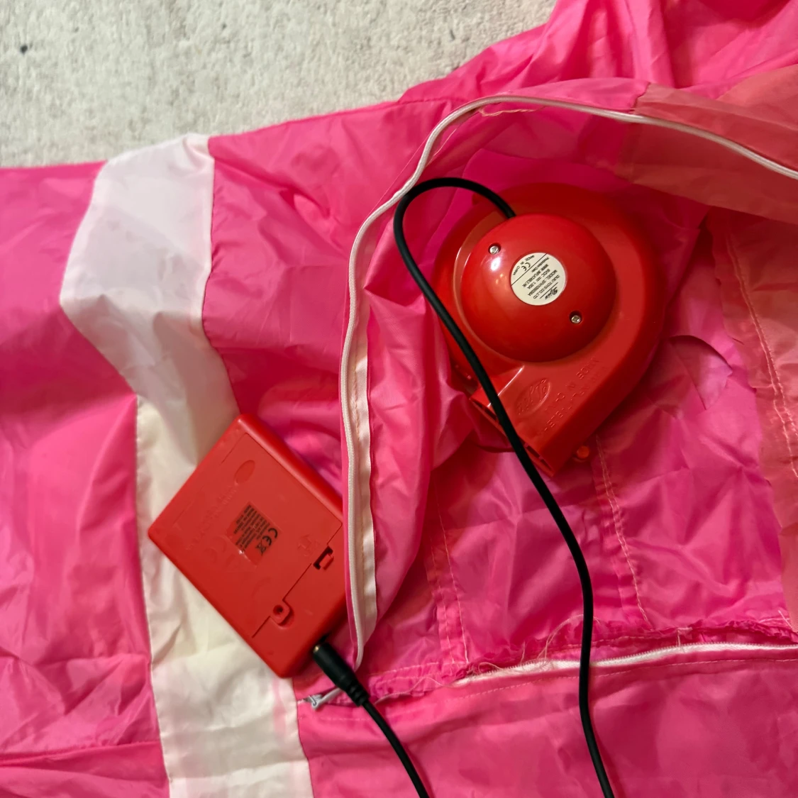 Uppblåsbar dräkt i rosa och blått - 3