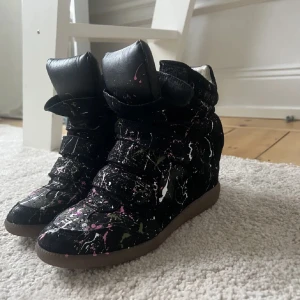 Isabel marant skor - Isabel marant Bekett skor i storlek 37. Klacken är ca 6cm. Skriv för fler frågor eller bilder! 