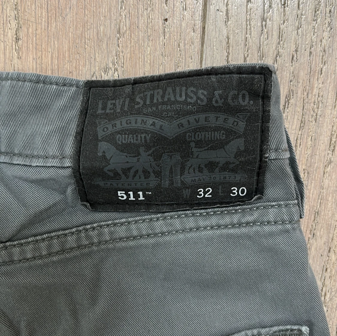 Grå Levi's 511 jeans, storlek 32/30 - 2